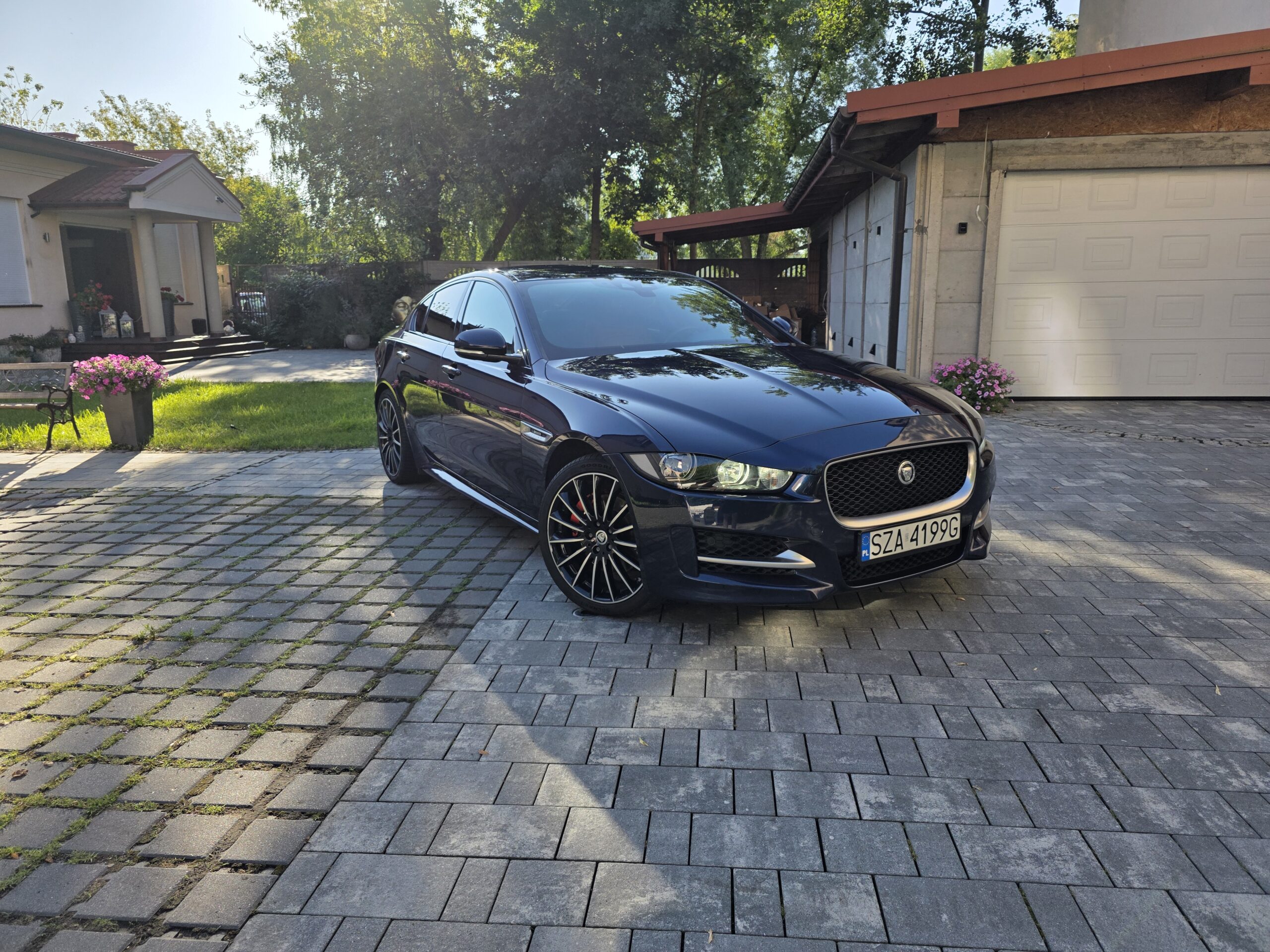 Jaguar XE 2.0 D AWD R-Sport