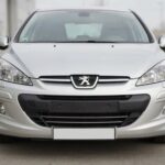 Peugeot 307 z przodu z nowym zderzakiem