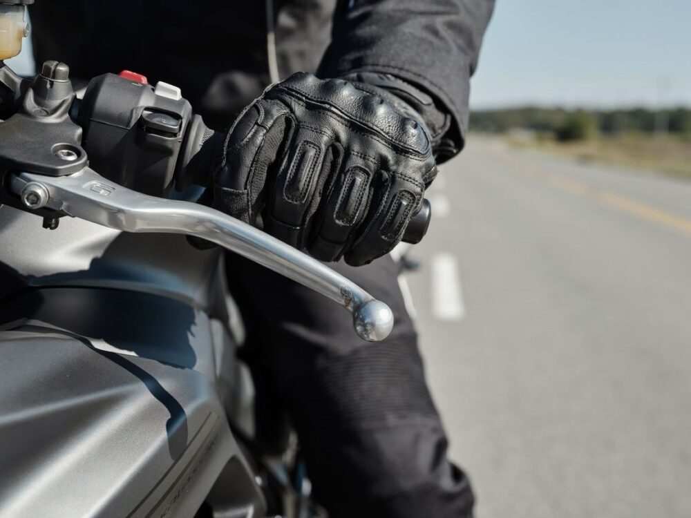 motocyklowa dźwignia biegów zbliżenie
